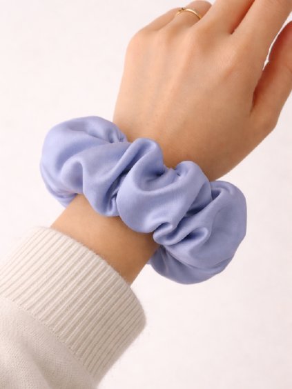 Scrunchie saténová gumička SINOA modrá lila3