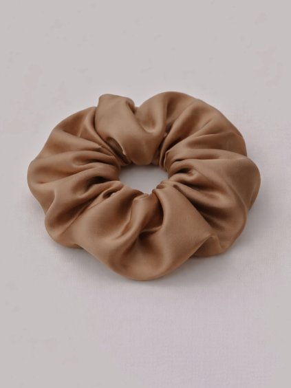 fScrunchie saténová gumička SINOA karamelová