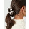 Oboustranná scrunchie gumička – leopardí design