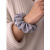 Scrunchie saténová gumička SINOA světle šedá2