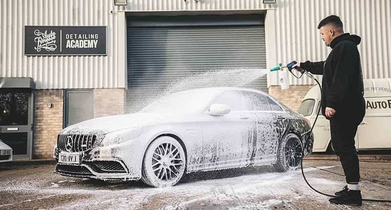 Jak správně umýt auto? Jednoduchý postup