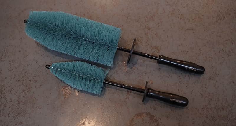 auto-finesse-brush-chemicky-odolny-kartac-na-kola
