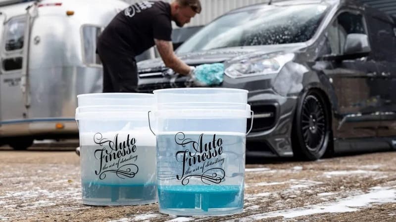 pruhledny-detailingovy-kbelik-s-ochrannou-vlozkou-auto-finesse-clear-detailing-bucket