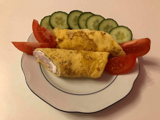 Low carb keto vaječná omeleta se šunkou a tvarohem