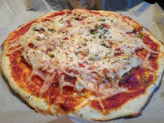 Low carb keto pizza z tvarohového těsta