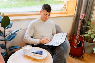 Přemýšlíte, co dát na vánoce šéfovi, zaměstnancům, nebo obchodním partnerům❓ Potěšte je dárkem 🎁 , který je bude denně...