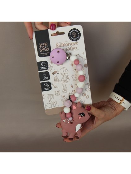 srnečka lila klip v ruce