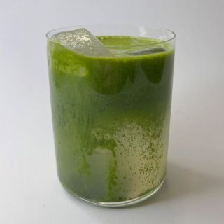 🍵🥥 Niekedy tie najjednoduchšie kombinácie prekvapia najviac. Matcha a kokosová voda vytvoria ľahký, osviežujúci drink,...