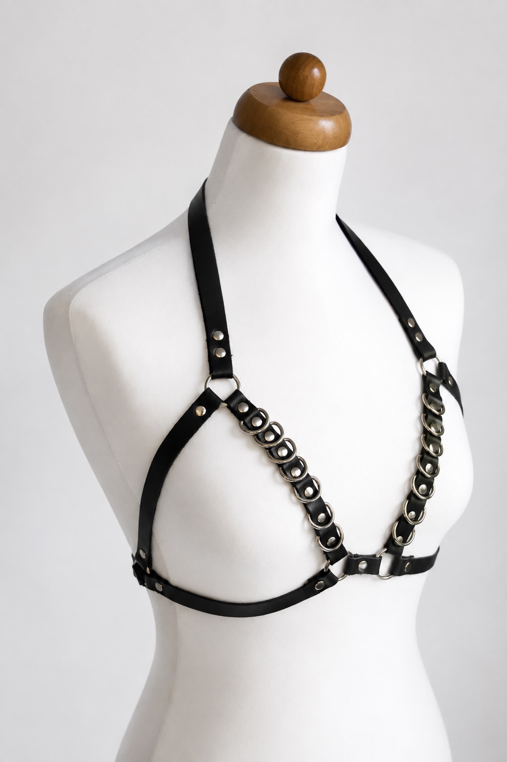okovany-telovy-harness