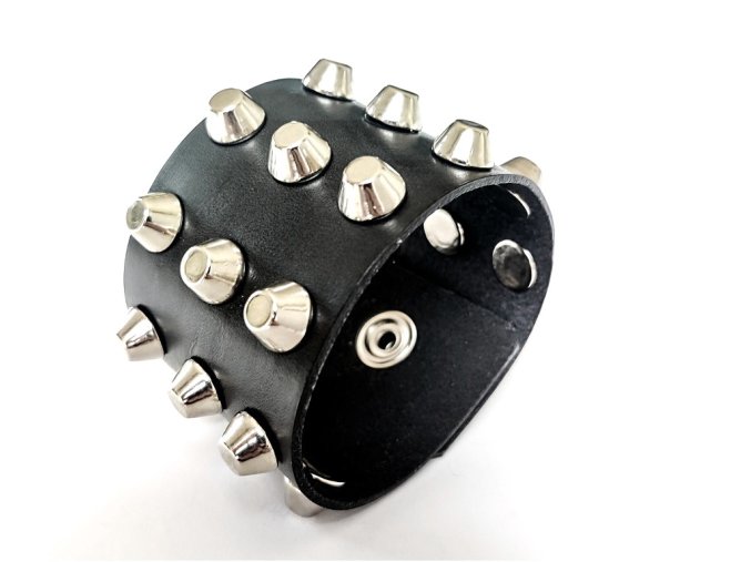 Kožený náramek „Spikes“ – pravá kůže, 5 cm, kužely