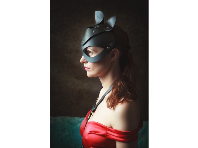 Kožená maska Catwoman (černá,červená)