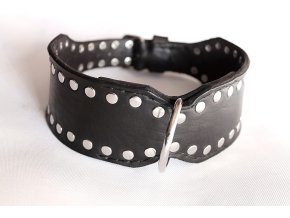 Kožený masivní obojek zdobený nýty, 6 cm