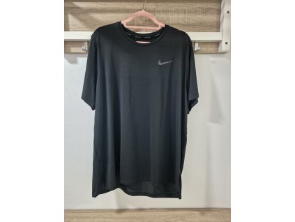 The Nike Tee Dri-fit DD8616-010 velikost L