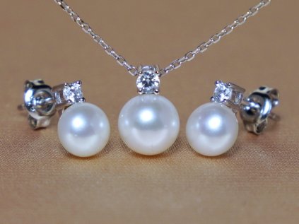 Ezüst ékszerszett valódi gyöngyökkel és csillogó cirkóniákkal