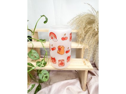 veselá sklenička s motivem kapybar