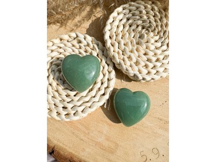 Hmatka z avanturínu – zelený kámen v hladkém provedení