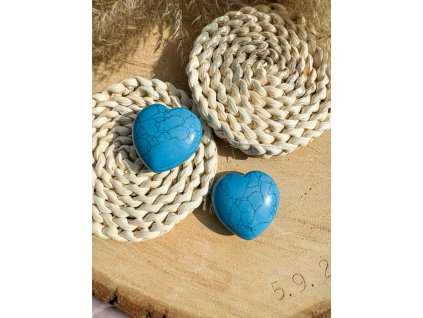 Hmatka srdce z tyrkenitu – minerální kámen klidu a ochrany