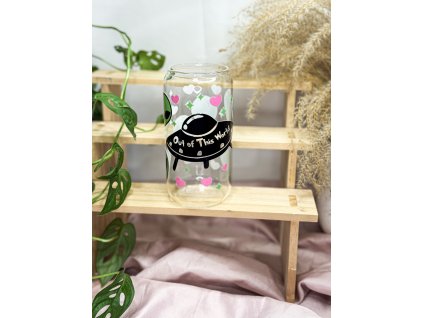 sklenička s motivem mimozemšťanů a srdíček