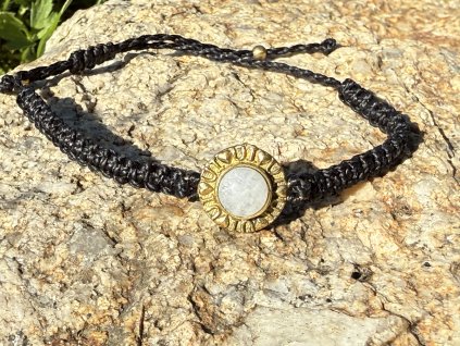 Náramek LUNÁRNÍ BOHYNĚ s měsíčním kamenem (tvar Artemis)