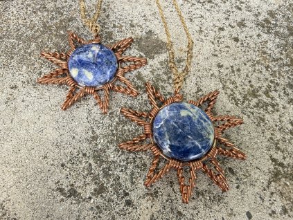 Sluníčka z And - přívěšek se sodalitem 6 cm