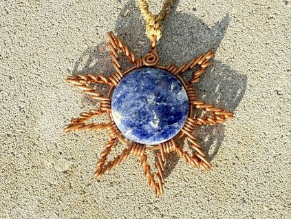 Sluníčka z And - přívěšek se sodalitem 7 cm