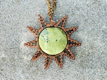 Sluníčka z And - přívěšek serpentinit 6 cm - drobná vada