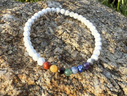 DÁMSKÝ čakrový náramek HOWLIT s kulatými drahokamy na gumičce