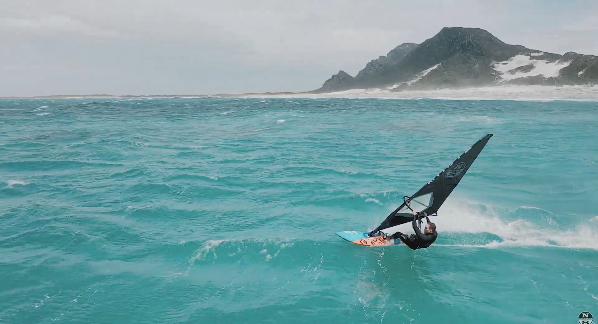 windsurfing na moři