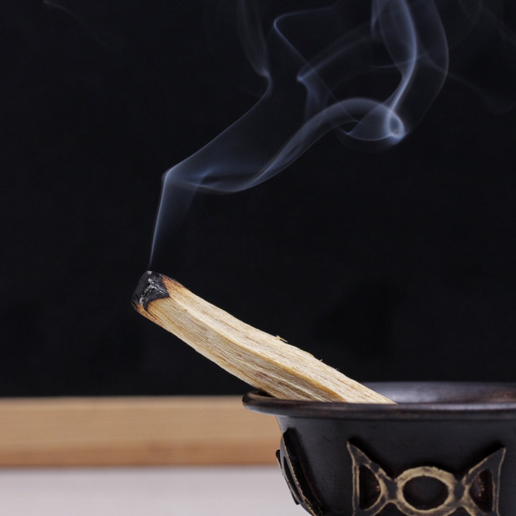 Jak použít vykuřovací dřívko Palo Santo