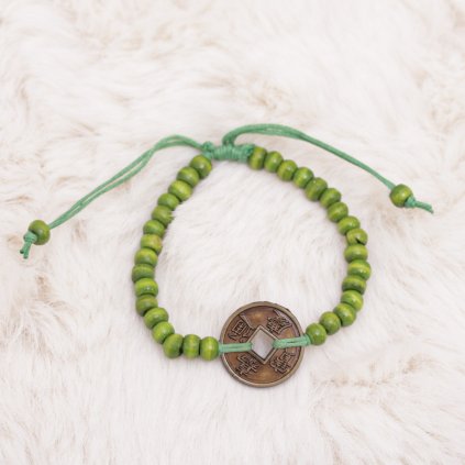 Zelený dřevěný náramek s čínskou mincí štěstí