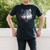 Vlčí hlava cenící zuby, černé tričko