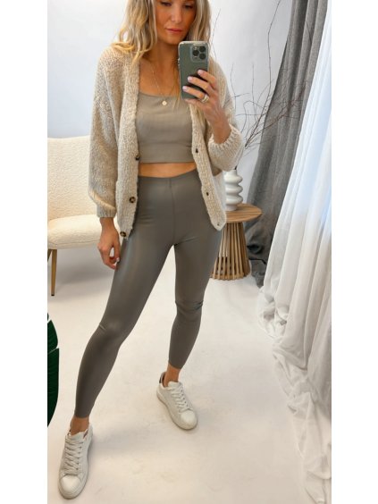 1B8BAAE7 AA33 4049 9C79 8205EE38FD2C