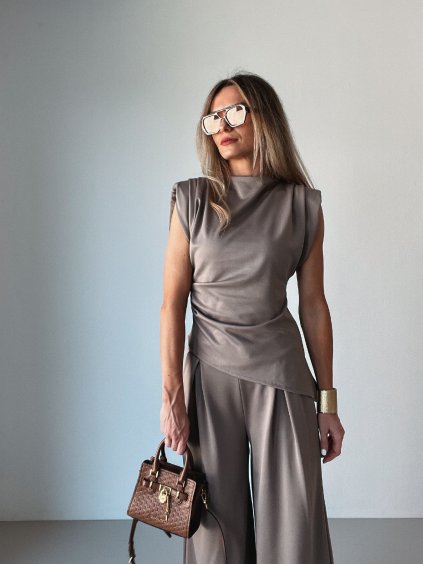 Elegantní komplet BOSS v taupe barvě