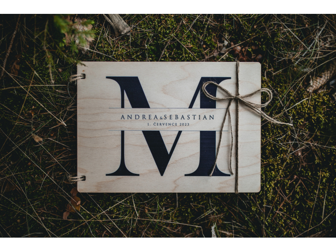 Svatební fotoalbum #monogram  Monogram příjmení v pozadí