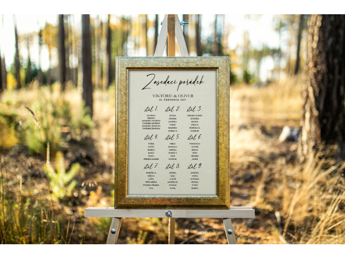 002 A3 devět stolů smetana