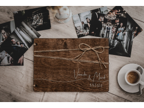 Svatební fotoalbum #line  Dřevěné fotoalbum se stylovým vzorem s nepravidelnou linkou přes celé fotoalbum..
