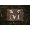 Svatební fotoalbum #monogram  Monogram příjmení v pozadí