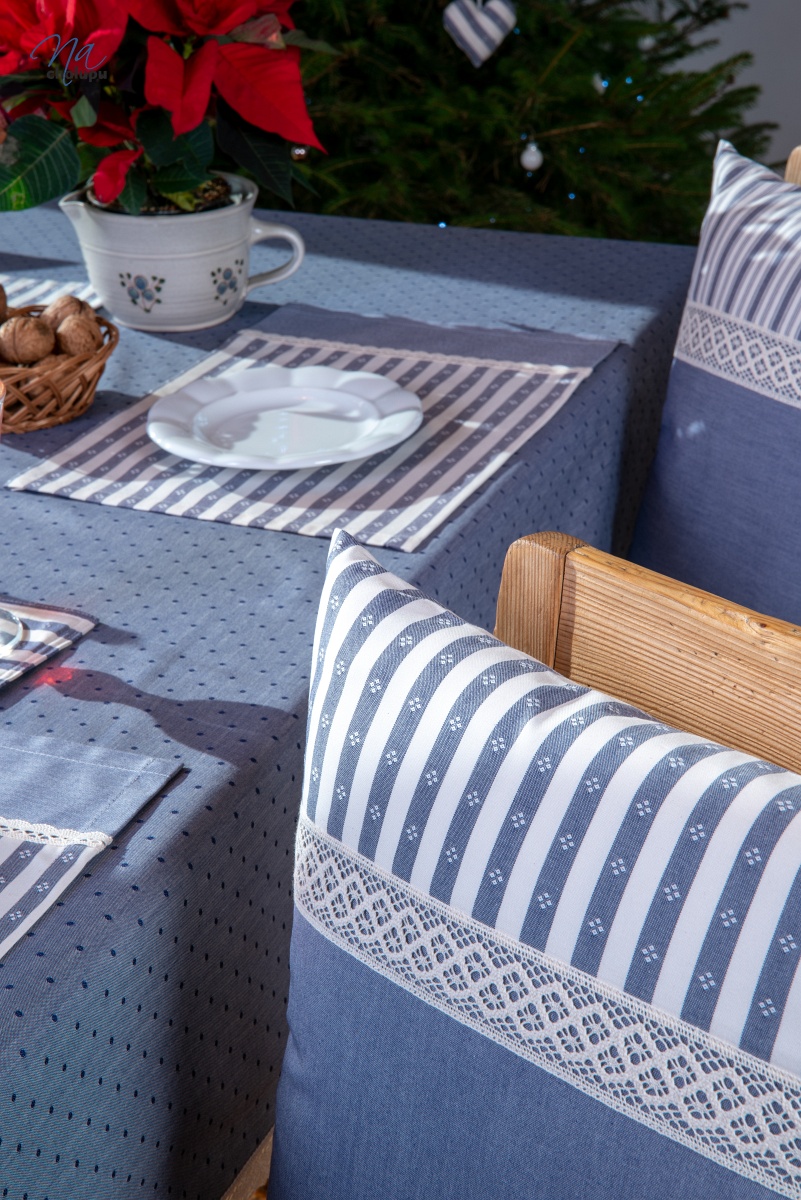 ubrus_prostirani_polstarky_tmave_modry_kanafas__016