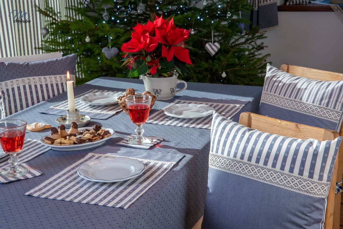 ubrus_prostirani_polstarky_tmave_modry_kanafas__020