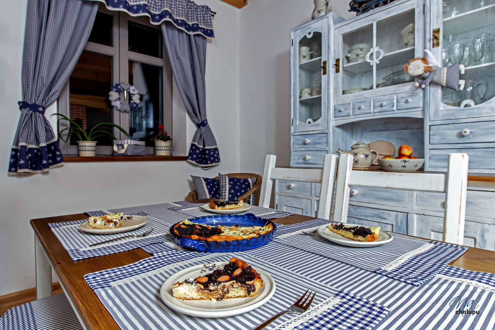 na_chalupu_modry_kanafas_prostirani_behoun_032