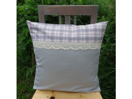 Polštářek 40x40cm z šedo-růžového kanafasu kostkovaný s krajkou na knoflíčky