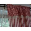 zavesy cerveny kanafas kostky pruhy hvezdicky rezna krajka DSC04269