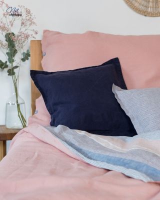 Modro-růžové lněné ložní povlečení – když se potká klidná modrá s jemnou růžovou 💙🌸 Dvě barvy se střídají v pruzích a...