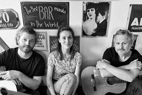 2/12 – Sobotní šansony v podání kapely Trioja – vinný bar Letná