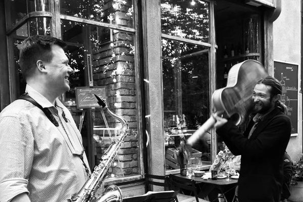 28/6  – Živá hudba – Puškinovo náměstí