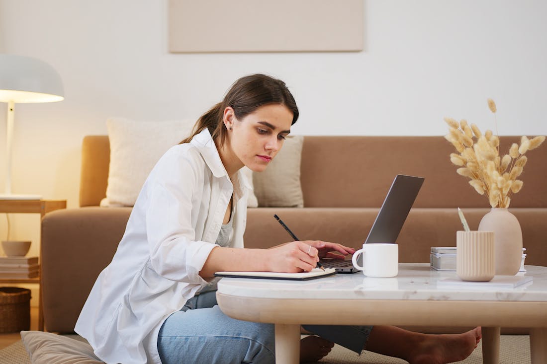 Jak proměnit dětský koutek ve stylové studentské doupě: Průvodce proměnou pro rok 2026