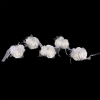 Girlanda z 5svazků růžiček po 3 květech  na stuze , barva bílá , umělá dekorace - PRZ2919