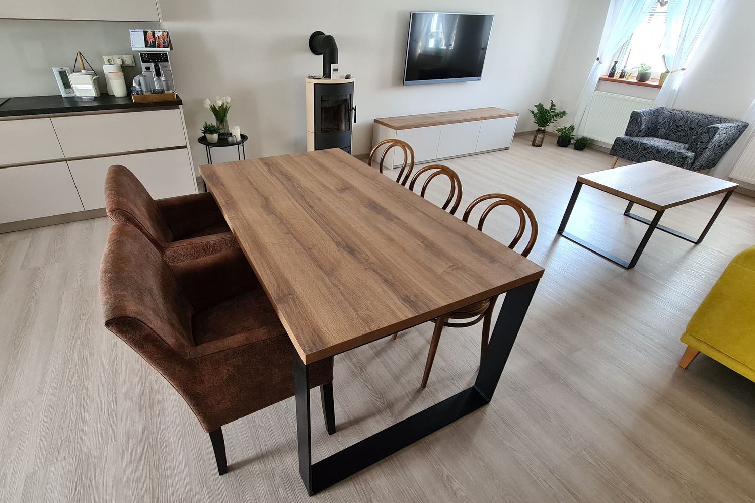 Jídelní a konferenční stůl QUADRO