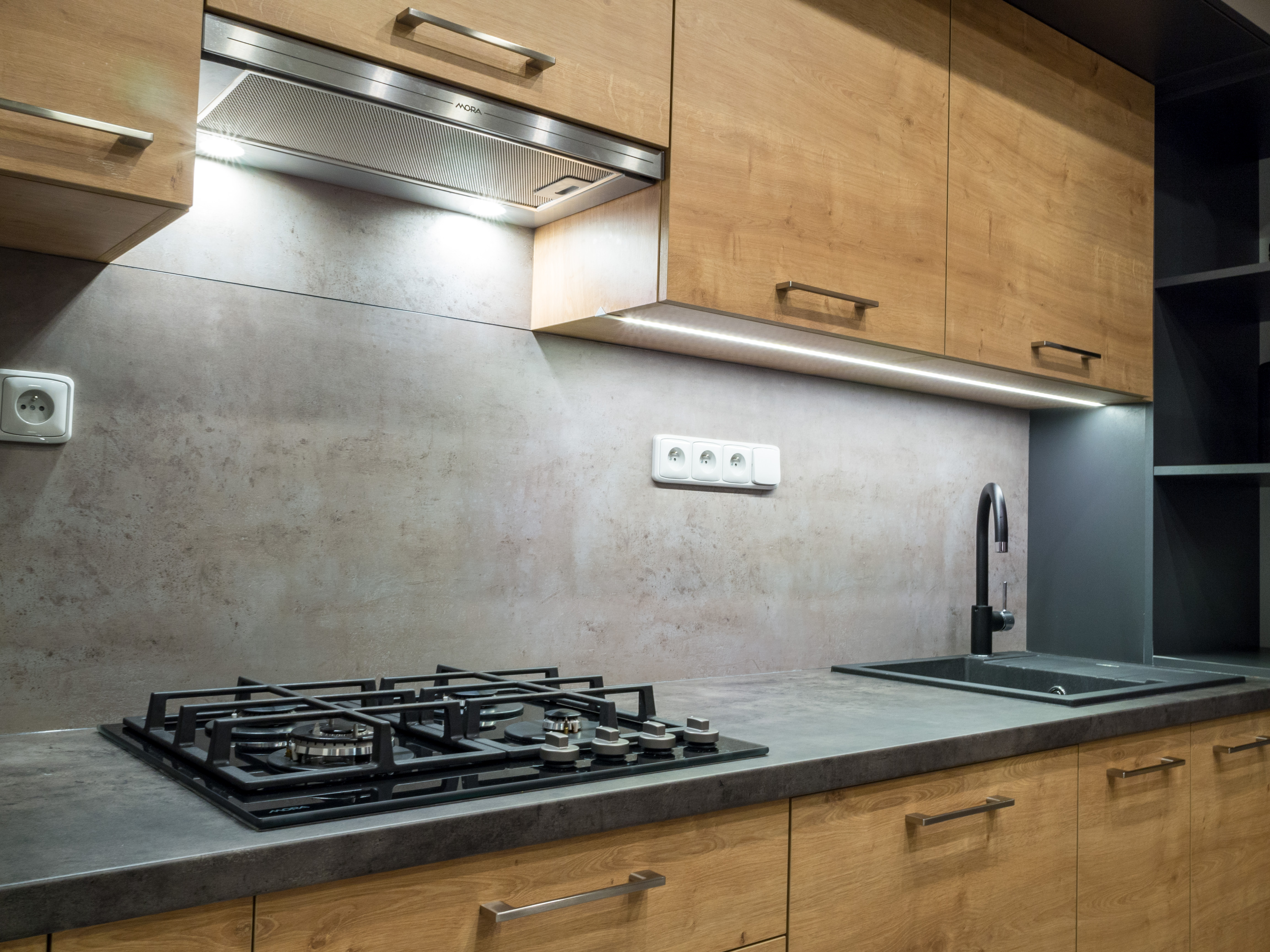 Kuchyňská linka dub / antracit / beton