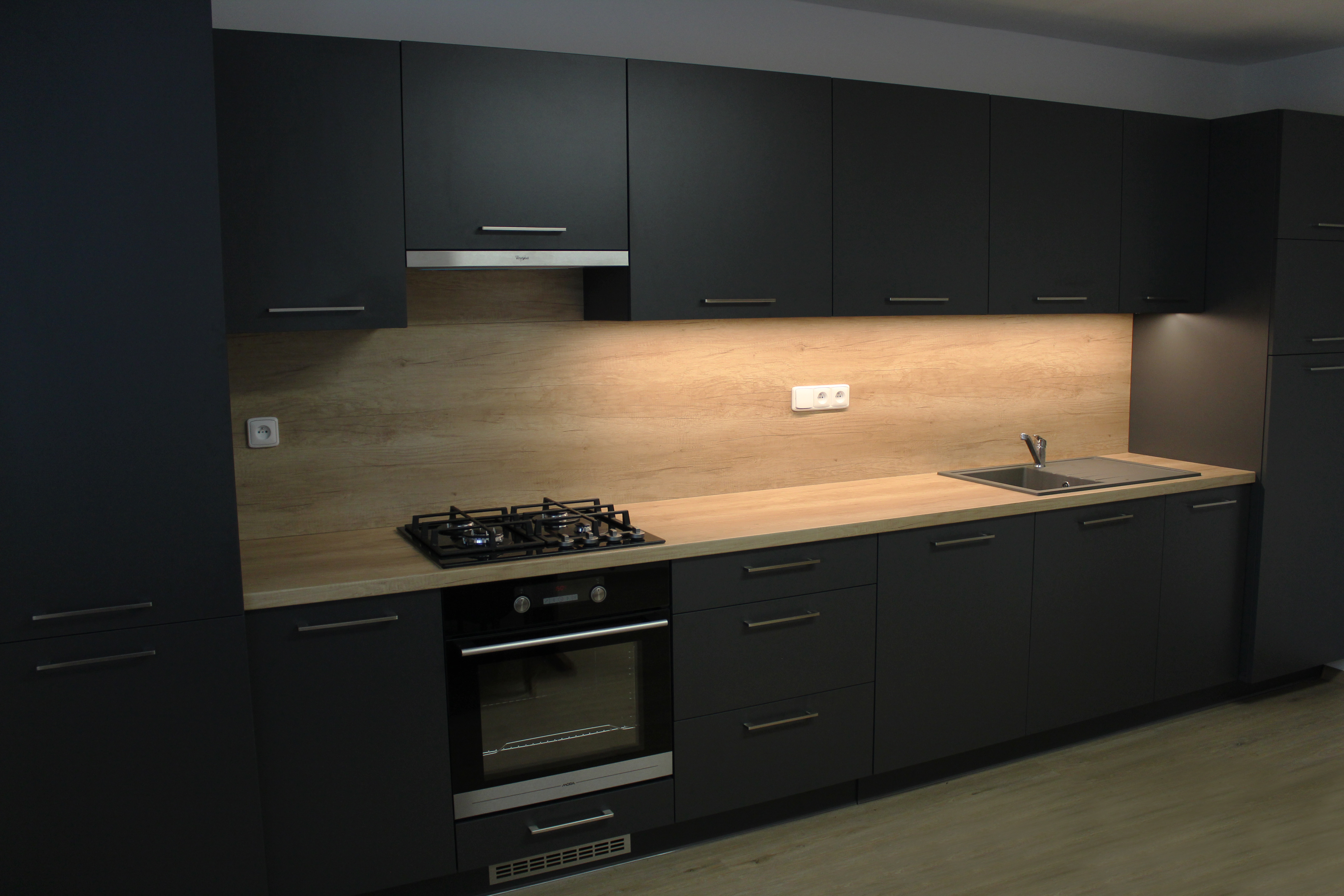 Kuchyňská linka antracit / dub Nebraska